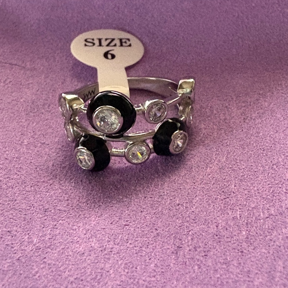 MELINDA MARIA
CLOUD 9 BLACK RING IN SILVER - Picture 4 of 6